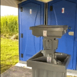 portable toilet with water (1)